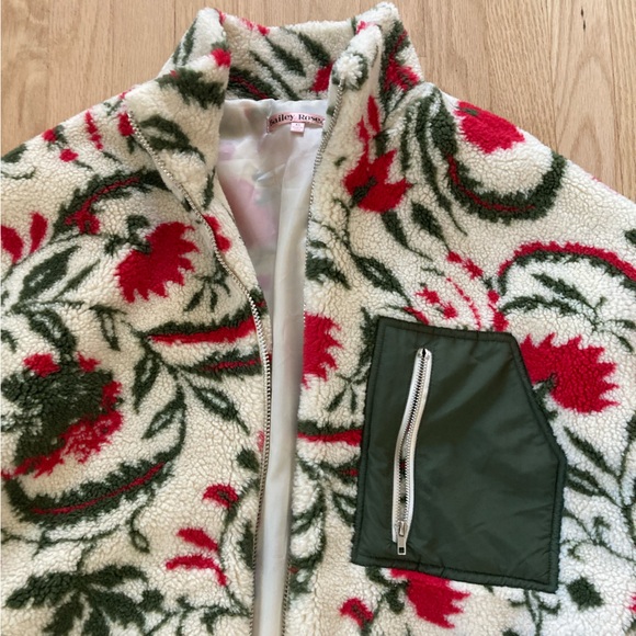 🎄Bailey Rose Green & Red Floral‎ Patterned White Fuzzy Jacket Christmas Festive - Picture 5 of 14